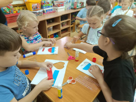 Дети сделали открытку к Дню народного единства Дети сделали открытку к Дню народного единства.