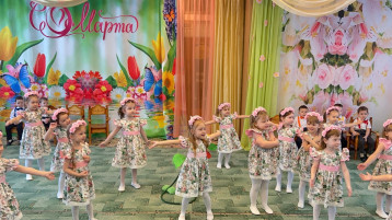 Малыши поздравили мам и бабушек с 8 марта! Малыши поздравили мам и бабушек с 8 марта!.
