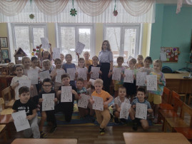 В подготовительной группе "Божья коровка" прошло занятие с участием инспектора ГИБДД В подготовительной группе "Божья коровка" прошло занятие с участием инспектора ГИБДД.