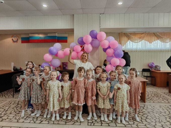 Наши маленькие звёздочки на конкурсе "Юные таланты" Наши маленькие звёздочки на конкурсе "Юные таланты".
