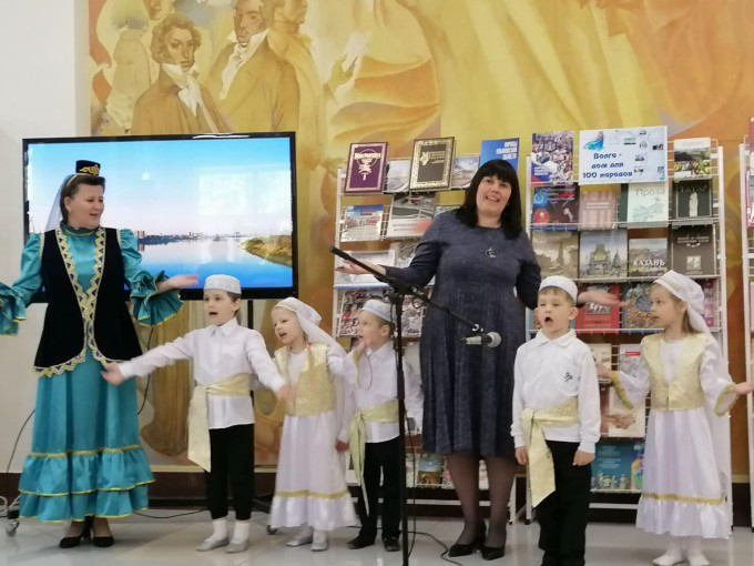 "Волга, Волга - мать родная" литературный фестиваль во Дворце книги "Волга, Волга - мать родная" литературный фестиваль во Дворце книги.